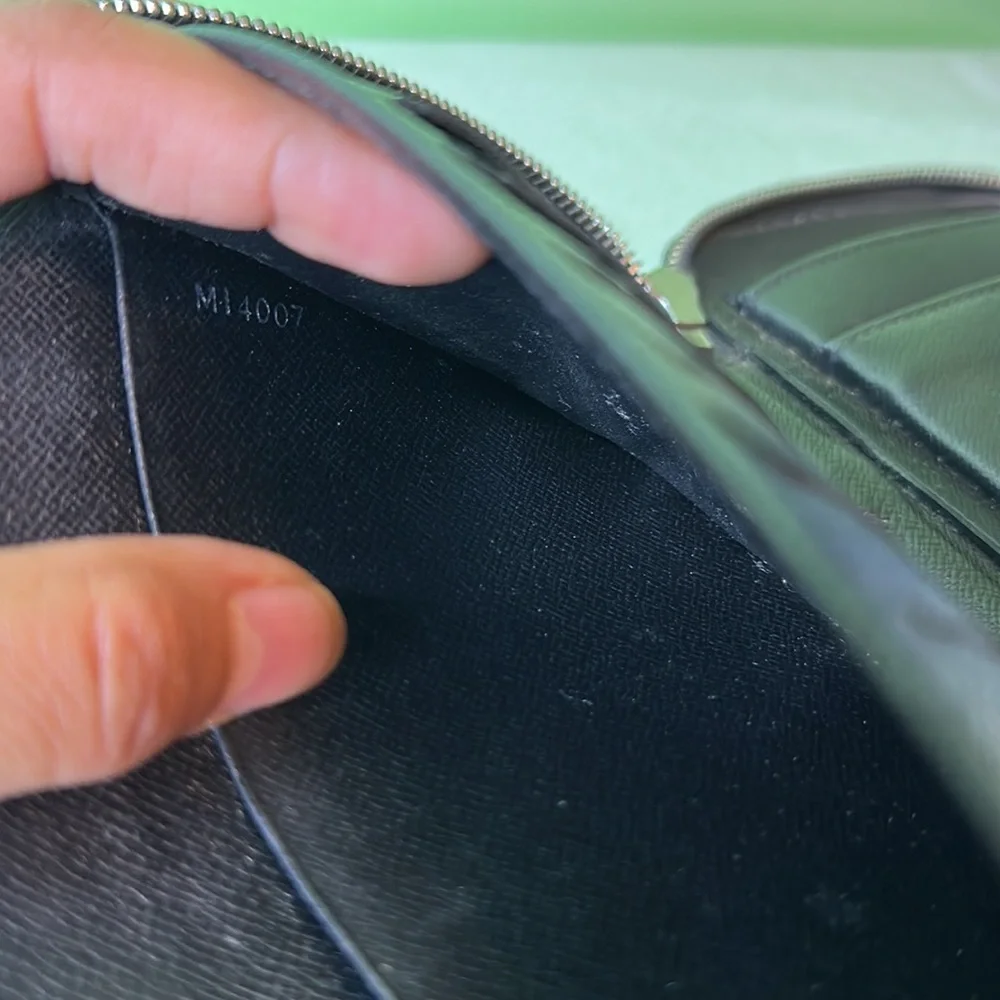 Authentic 𝑳𝒐𝒖𝒊𝒔 𝑽𝒖𝒊𝒕𝒕𝒐𝒏 𝑶𝒓𝒈𝒂𝒏𝒊𝒛𝒆𝒓 𝑩𝒍𝒂𝒄𝒌 𝑴𝑰4007 - Picture 8 of 9